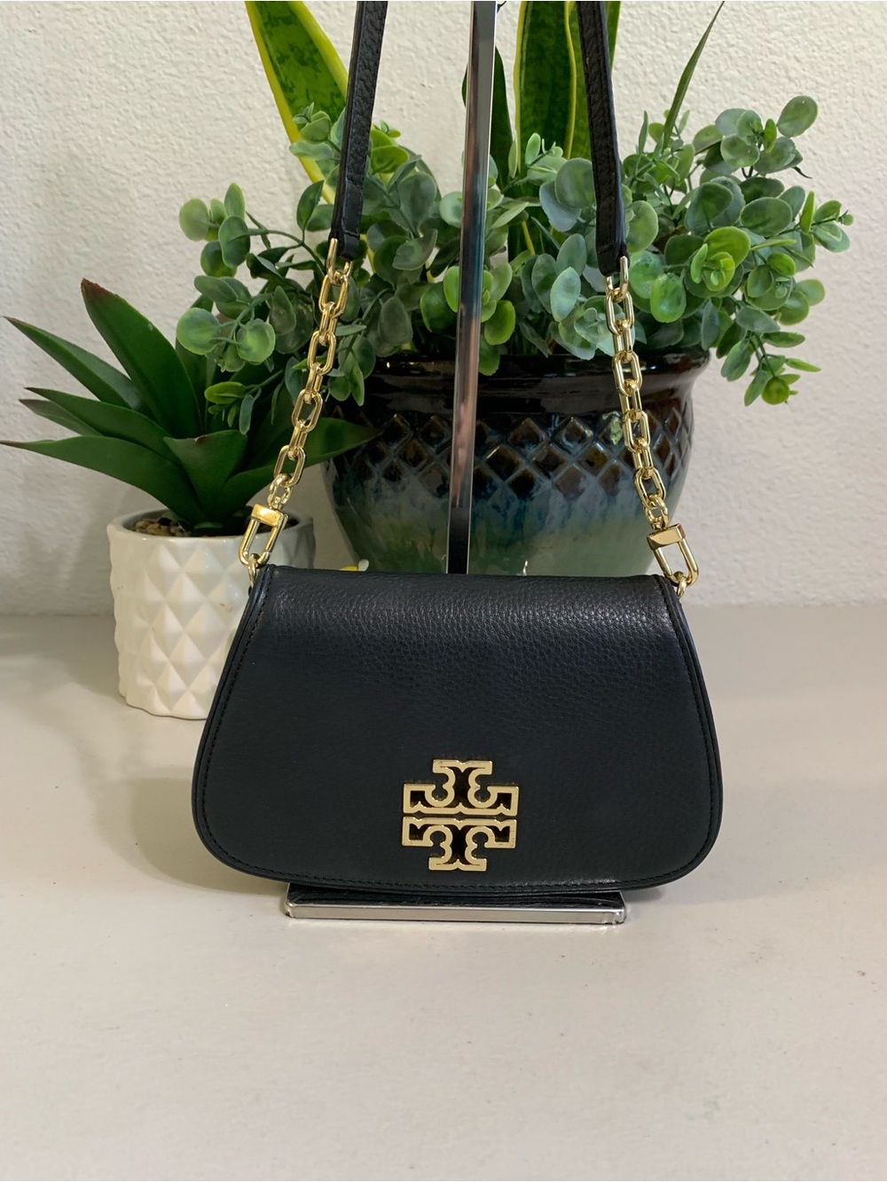 👜💕 Tory Burch Black Leather Shoulder Bag with Gold Logo and Chain Strap